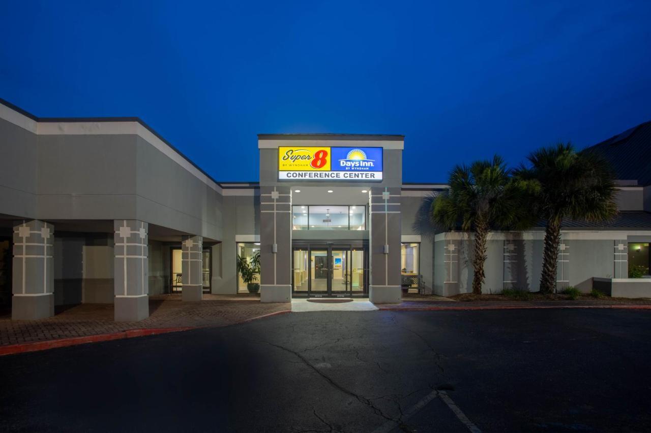 Super 8 By Wyndham Mobile I-65 Hotel Bagian luar foto